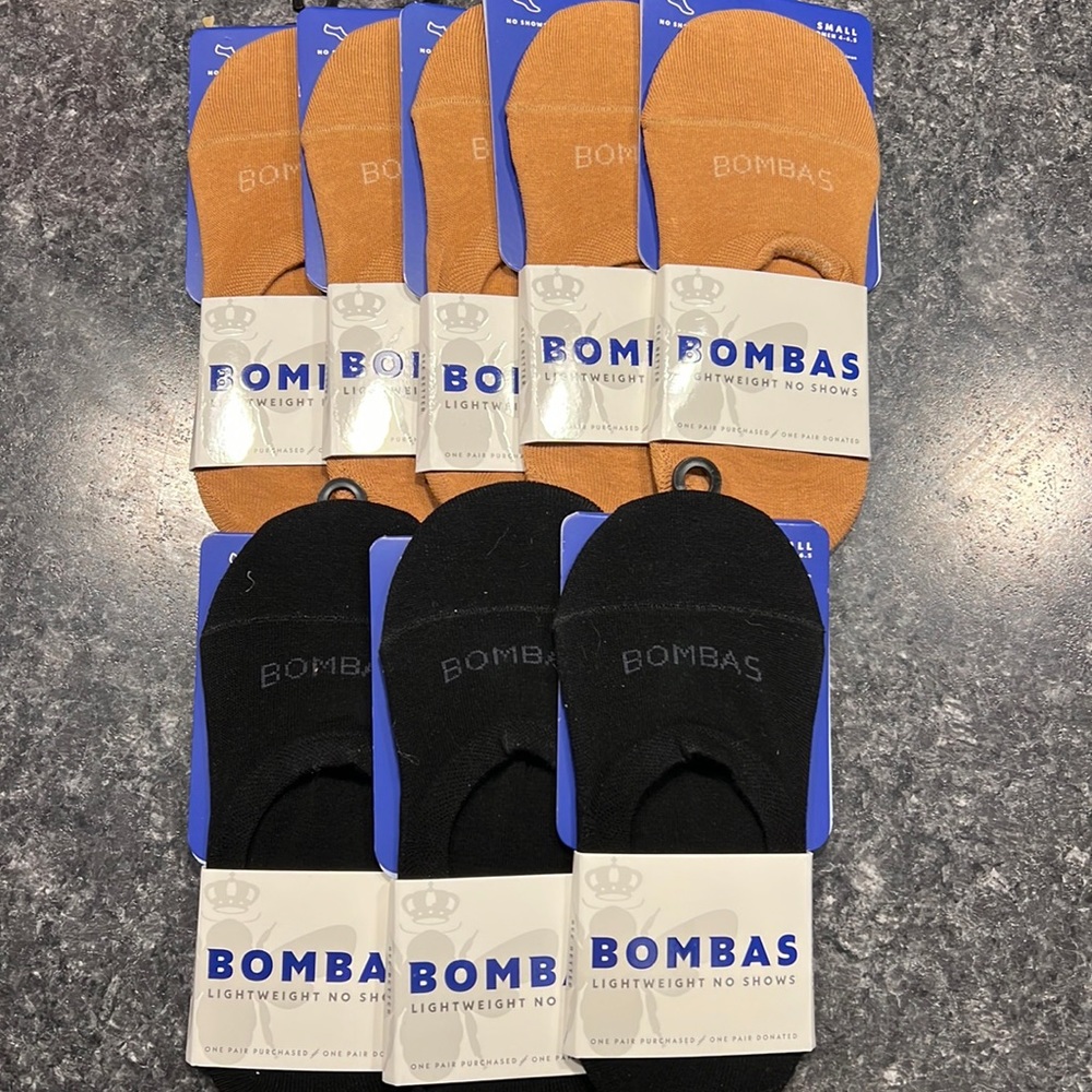 Lot of Bombas lightweight no shows socks beige black size small